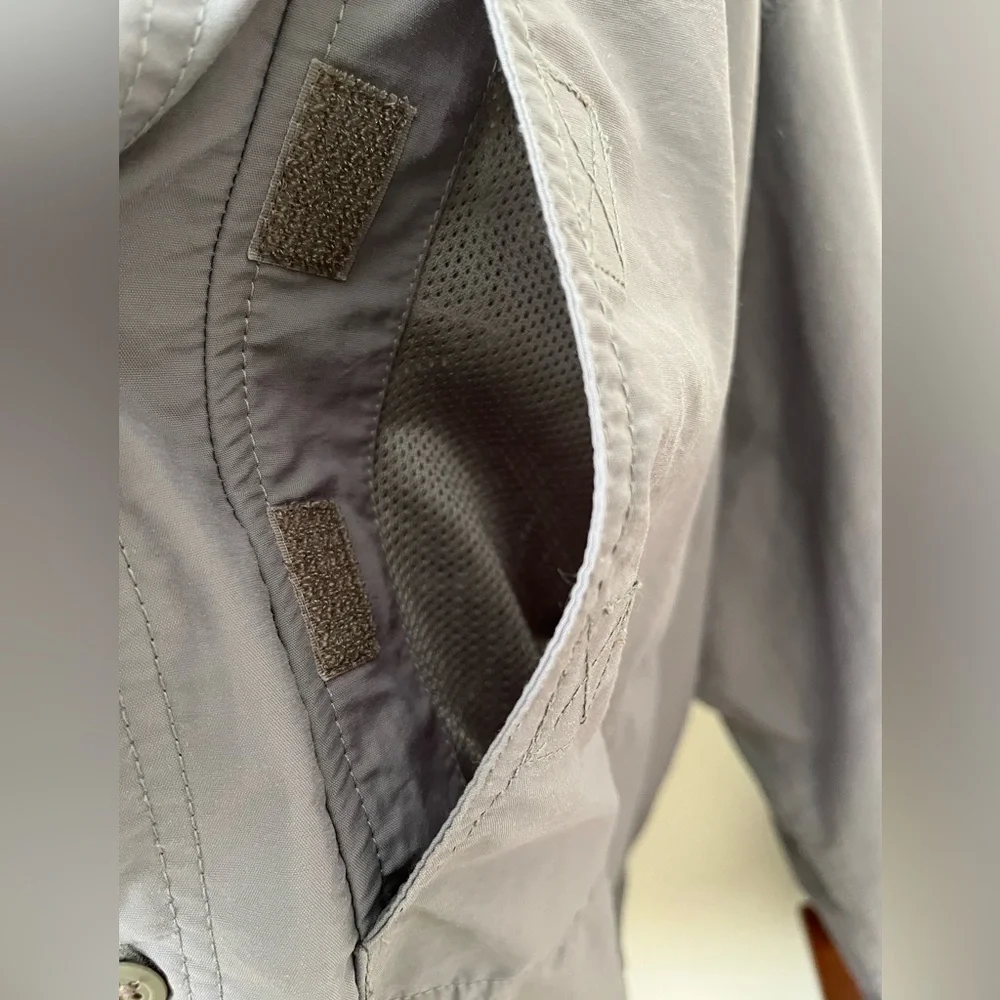 EUC Men's Mountain Hardware Gray shirt - Picture 5 of 16